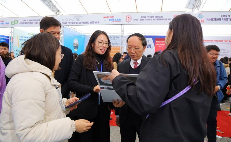 Tỉnh Nghệ An cam kết tiếp tục đồng hành cùng doanh nghiệp, người lao động trong kết nối cung – cầu lao động, hỗ trợ tuyển dụng lao động.