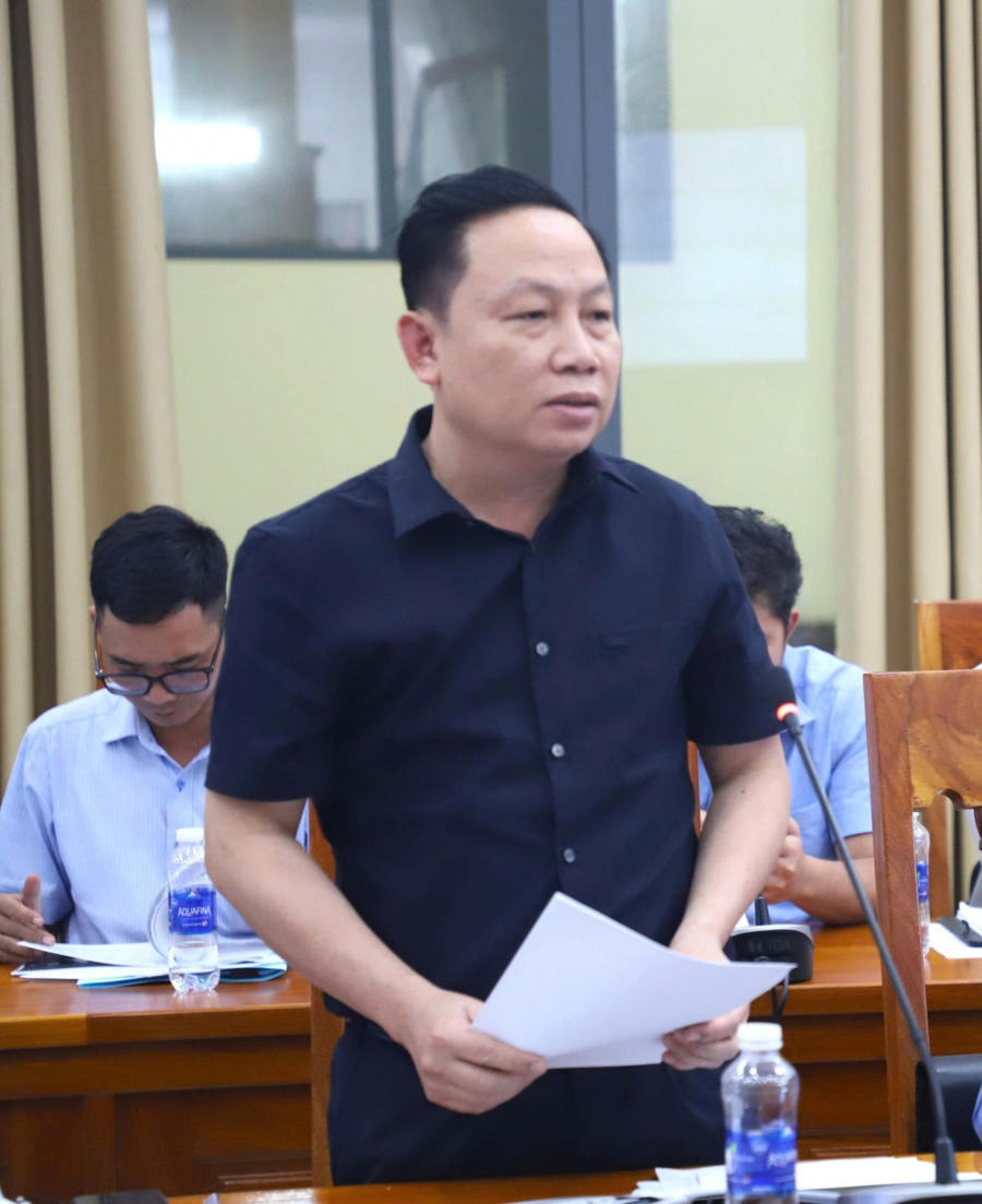 Ông Lê Hữu Toàn, Giám đốc Sở Nông nghiệp và Môi trường phát biểu tại cuộc họp