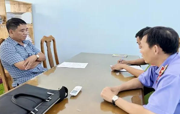 Bị can Lăng Thanh Phong tai cơ quan chức năng.