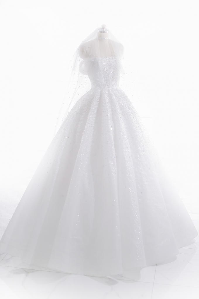 Trầm trồ trước bộ v&aacute;y cưới đ&iacute;nh hơn 20.000 vi&ecirc;n pha l&ecirc; m&agrave; &Aacute; hậu T&uacute; Anh diện ng&agrave;y trọng đại