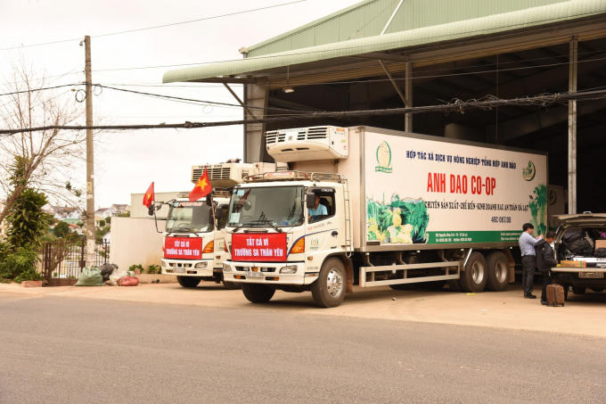 Xe để đưa nông sản đến với quân dân huyện đảo Trường Sa.