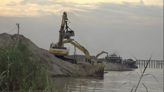 Bãi vật liệu này được cho là của Công ty Thiên Lộc Phú. Ảnh: TL