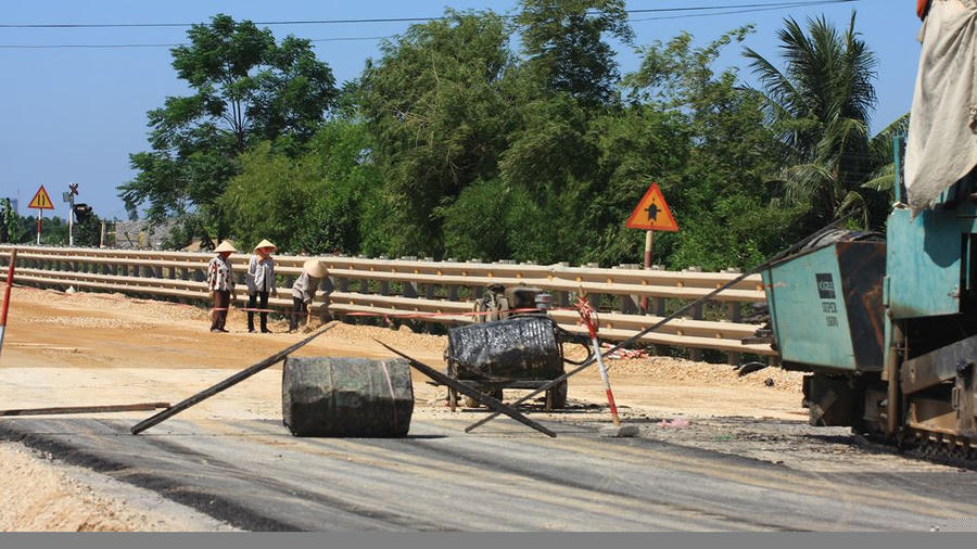 Sẽ không có gì đáng bàn nếu sau khi nhận ra được điểm mạnh riêng của đối thủ, các nhà thầu chuyển sang làm đối tác trong gói thầu mới. Ảnh: Nhã Chi.