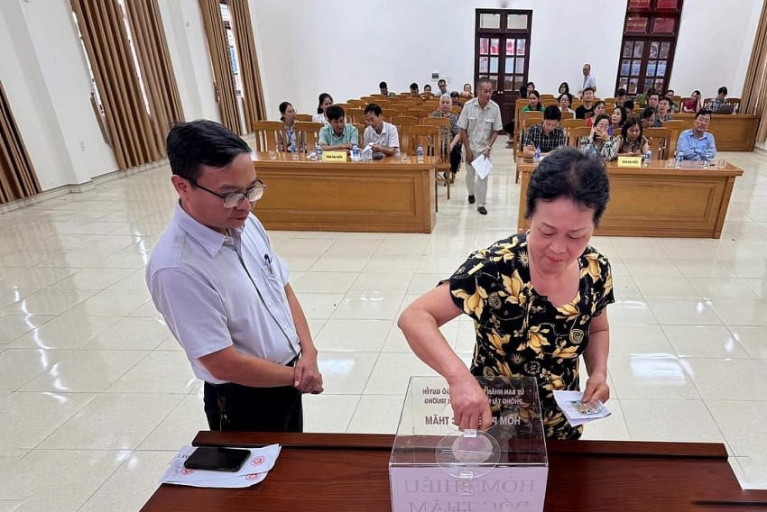 Hội nghị tổ chức bốc thăm diễn ra theo đúng nguyên tắc được phê duyệt, đảm bảo công khai, minh bạch.
Hội nghị tổ chức bốc thăm diễn ra theo đúng nguyên tắc được phê duyệt, đảm bảo công khai, minh bạch.
