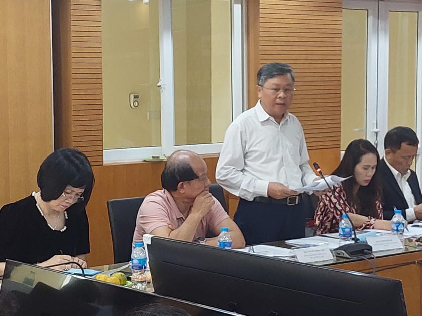 PGS,TS Đinh Dũng Sỹ, nguyên Vụ trưởng Vụ Pháp luật, Văn phòng Chính phủ tham luận.