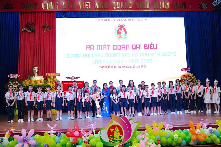 Đại hội ra mắt Đoàn đại biểu Cháu ngoan Bác Hồ thành phố Dĩ An tham dự Đại hội Cháu ngoan Bác Hồ tỉnh Bình Dương.
