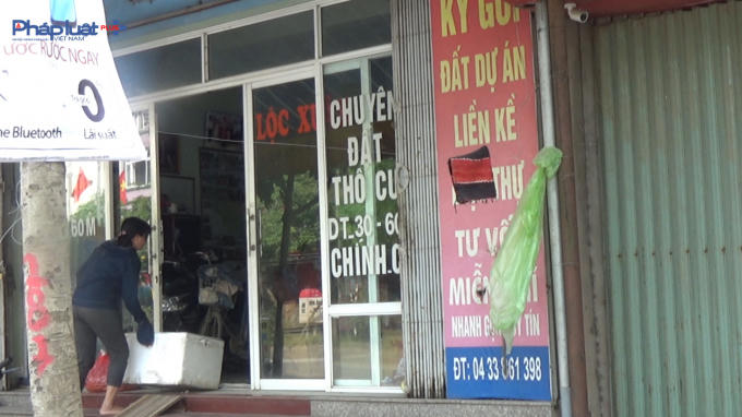 Những văn phòng môi giới đất "mọc lên như nấm" tại huyện Hoài Đức.