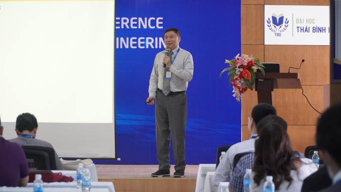 Giáo sư LAU Hoong Chuin trình bày tham luận tại hội thảo KSE 2022.