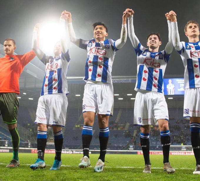 Văn Hậu đã có khoảnh khắc đẹp cùng đồng đội tại Heerenveen
