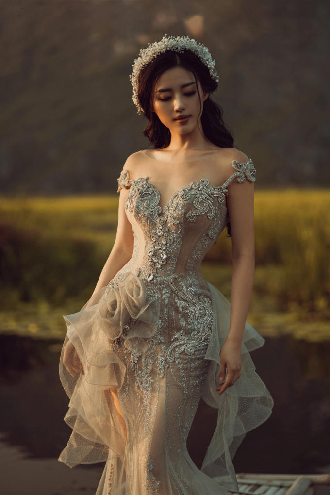 Khánh Linh The Face khoe 3 vòng hút mắt khi diện váy cưới