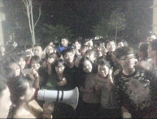 Th&aacute;i Nguy&ecirc;n: X&ocirc;n xao clip nữ sinh &ldquo;v&aacute;c loa&rdquo; đi tỏ t&igrave;nh bạn trai trong dịp 8/3