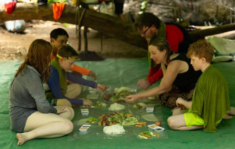  Bữa ăn trưa BBQ giữa núi rừng Di sản Phong Nha.