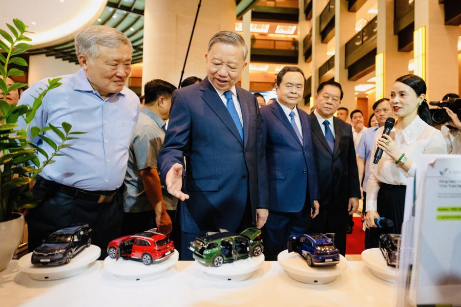 Tổng Bí thư nhấn mạnh, triển khai đồng bộ bốn nghị quyết là bước thiết thực hiện thực hóa khát vọng Việt Nam 2045.