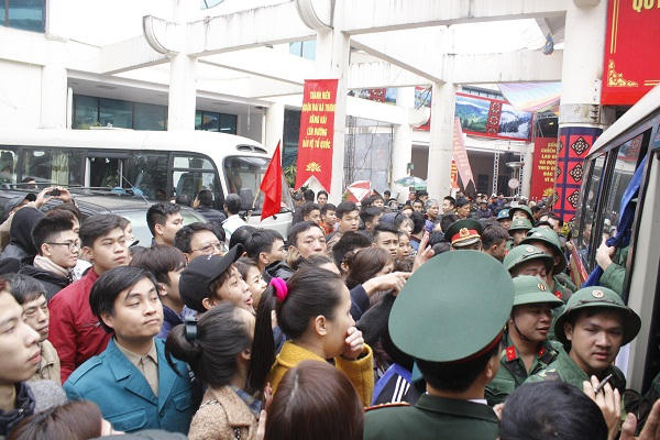 Hiện tại, các thanh niên trúng tuyển nghĩa vụ quân sự đều đã lên đường nhập ngũ với tinh thần, quyết tâm sẽ rèn luyện tốt để tô thắm thêm truyền thống vẻ vang của bộ đội Cụ Hồ và truyền thống anh hùng của quê hương.