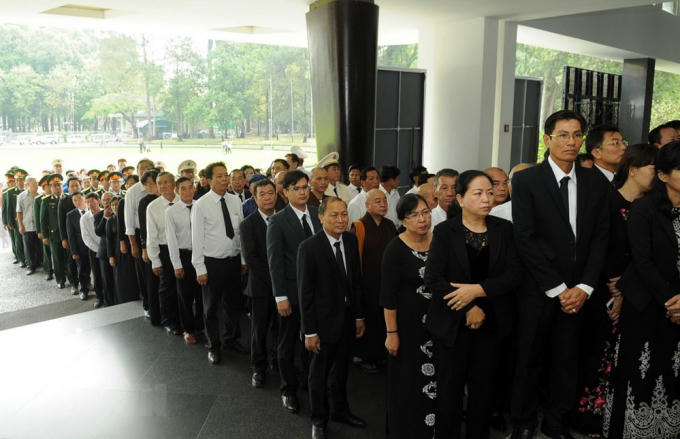 Các đoàn đến viếng đồng chí Phan Văn Khải. (Ảnh: Mạnh Linh/TTXVN)