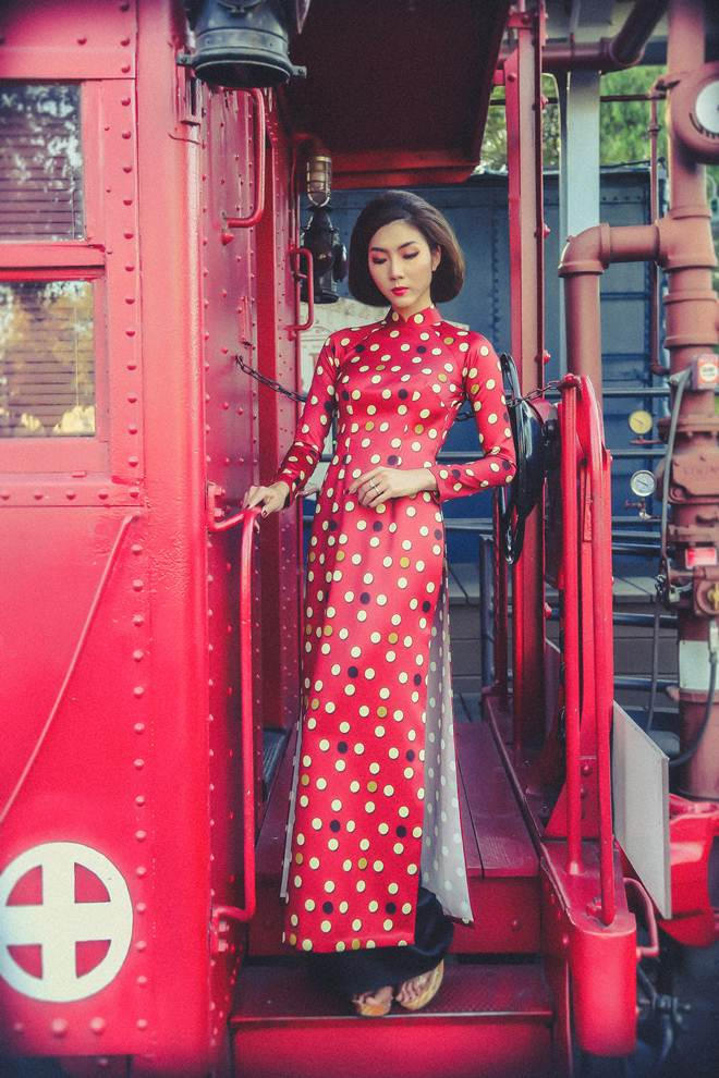 Dù không còn làm người mẫu thời trang nhưng Ngọc Quyên vẫn thường xuyên làm mẫu ảnh ở Mỹ. Vẻ đẹp gợi cảm của bà mẹ một con khiến nhiều người xuýt xoa .