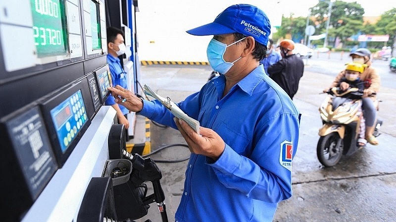 Giá xăng dầu bật tăng.