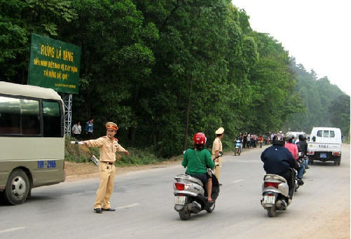 CSGT Phú Thọ đang làm nhiệm vụ. (Ảnh: internet)