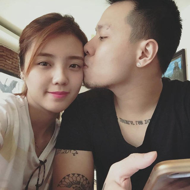 Lâm Á Hân từng livestream cãi nhau với chồng sau đó lại livestream bán hàng online khiến nhiều fans bức xúc, cho rằng cô nàng cố tình tạo "phốt" để câu kéo sự chú ý.