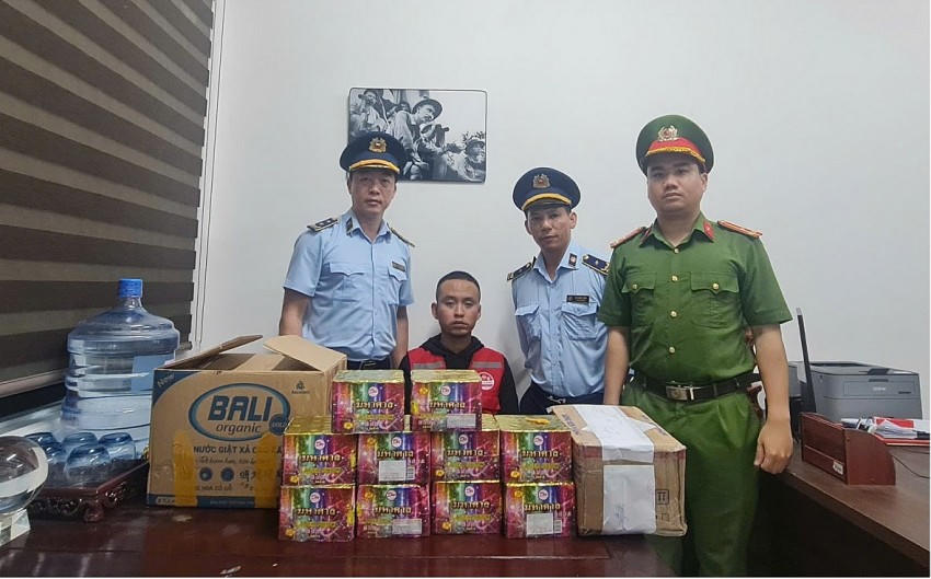 Lực lượng Quản lý thị trường kịp thời ngăn chặn 16,2 kg pháo vận chuyển trái phép tại Nghệ An.