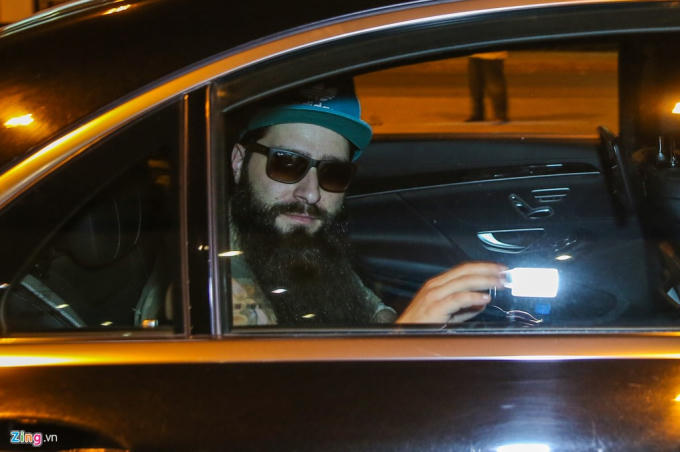 Năm 2015, Jordan Vogt-Roberts lần đầu sang Việt Nam và đi dọc từ Bắc vào Nam trong hơn một tháng để khảo sát các bối cảnh cho bom tấn Kong: Skull Island. Sau gần một năm phim hoàn thành vào cuối 2016, nam đạo diễn cũng đã trở lại Quảng Bình trong thời gian ngắn để đi xuyên hang Sơn Đoòng.