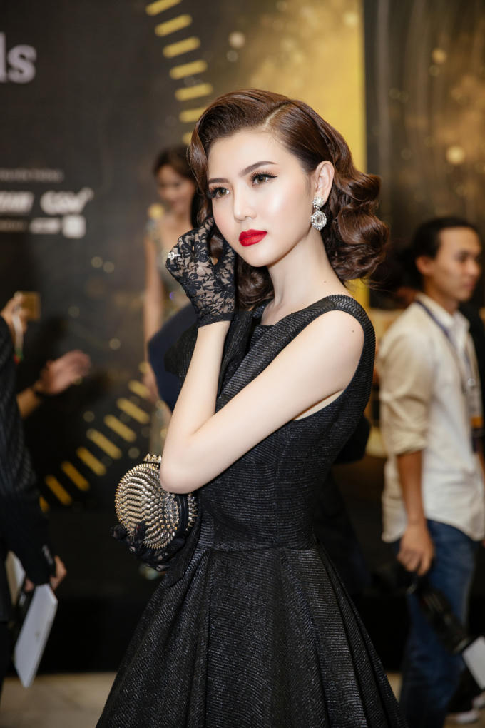 Hoa hậu Ngọc Duyên gây chú ý với phong cách quý tộc trên thảm đỏ
