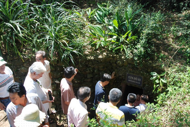 Du khách thăm địa đạo Vịnh Mốc trước khi xảy ra dịch bệnh