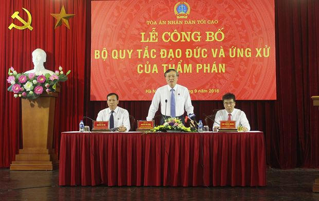 Chánh án TAND tối cao Nguyễn Hòa Bình chủ trì lễ công bố.