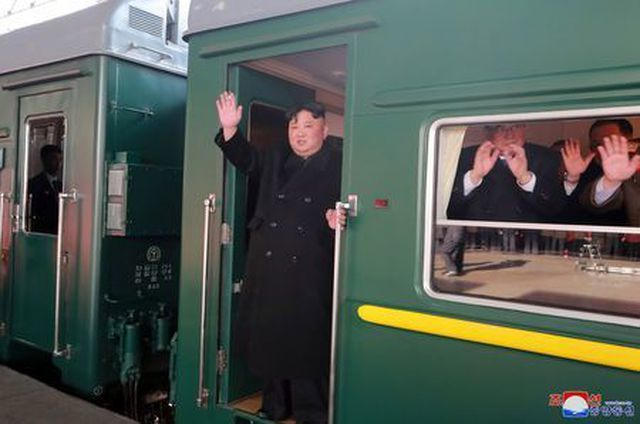 Chủ tịch Kim Jong-un đi tàu từ Bình Nhưỡng đến Hà Nội (Ảnh: KCNA)