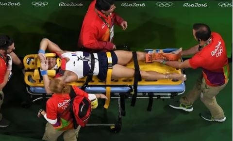 Kinh hoàng màn tiếp đất khiến VĐV Pháp gãy chân tại Olympic Rio