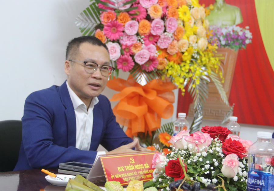 Đồng chí Trần Ngọc Hà - Đảng uỷ viên, Phó Tổng Biên tập Báo Pháp luật Việt Nam phát biểu chỉ đạo tại Đại hội.