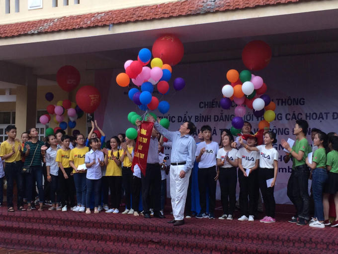 Thầy giáo Nguyễn Vương Linh – Hiệu trưởng nhà trường cho biết: “Ngoài các hoạt động dạy học chính khóa thì các hoạt động ngoài giờ chính khóa như thế này được nhà trường đặc biệt quan tâm.