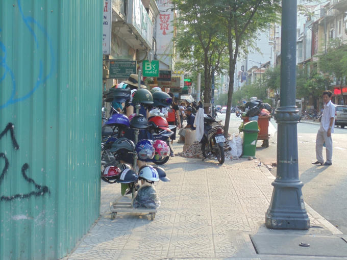 Vỉa hè quận 1 'đâu lại vào đấy' sau những ngày ra quân rầm rộ