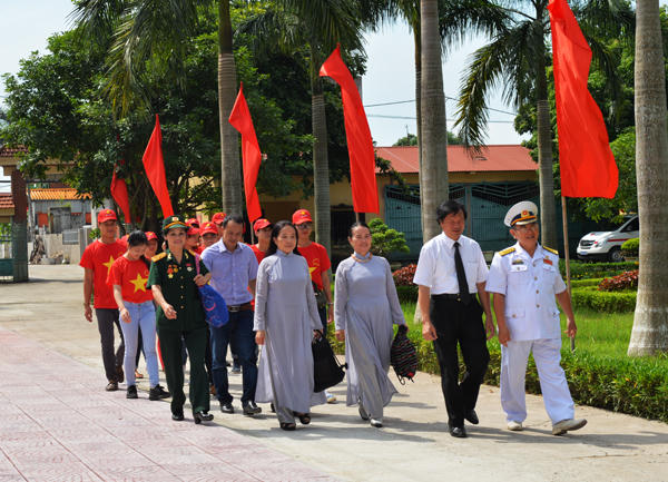 Thăm v&agrave; tặng qu&agrave; tại Trung t&acirc;m Điều dưỡng Thương binh H&agrave; Nam