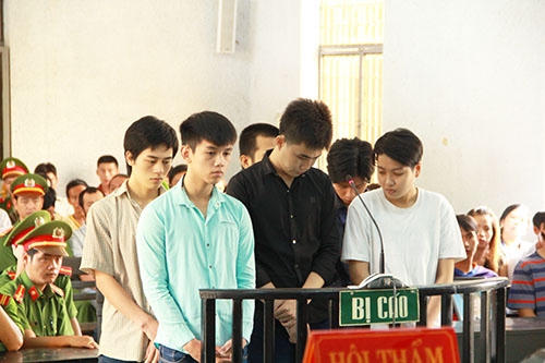 Các bị cáo tại phiên tòa.