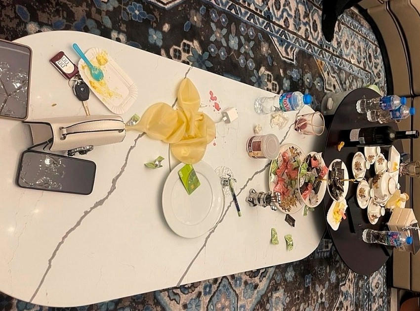 Hiện trường "tiệc ma tuý", cùng tang vật thu giữ tại căn nhà Paris 06-08 trong khu đô thị Vinhomes Impreria (Ảnh: Công an TP Hải Phòng).