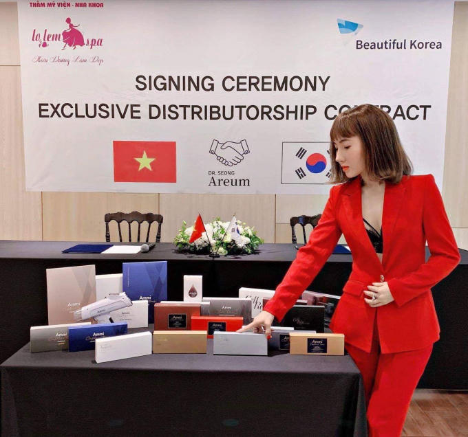 Vợ chồng &aacute; hậu Thanh Tuyền - Đỗ Minh Qu&acirc;n k&yacute; hợp đồng 10 tỷ tại H&agrave;n Quốc