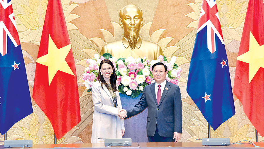 Chủ tịch Quốc hội Vương Đình Huệ và Thủ tướng New Zealand Jacinda Ardern nhân chuyến thăm chính thức Việt Nam ngày 14.11. Ảnh: Lâm Hiển