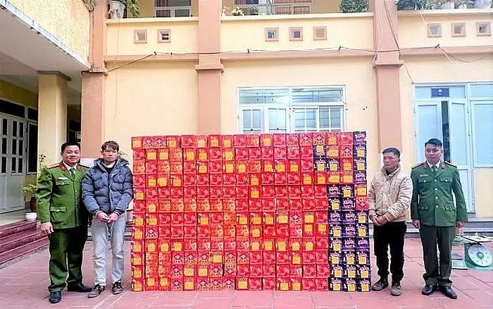 Tang vật là pháo nổ được lực lượng chức năng thu giữ.