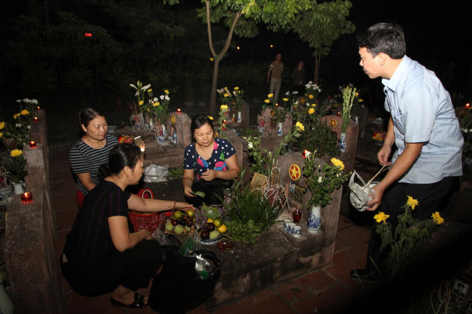 Hơn 3000 ngọn nến tri &acirc;n được thắp tại nghĩa trang liệt sĩ H&agrave; Nội