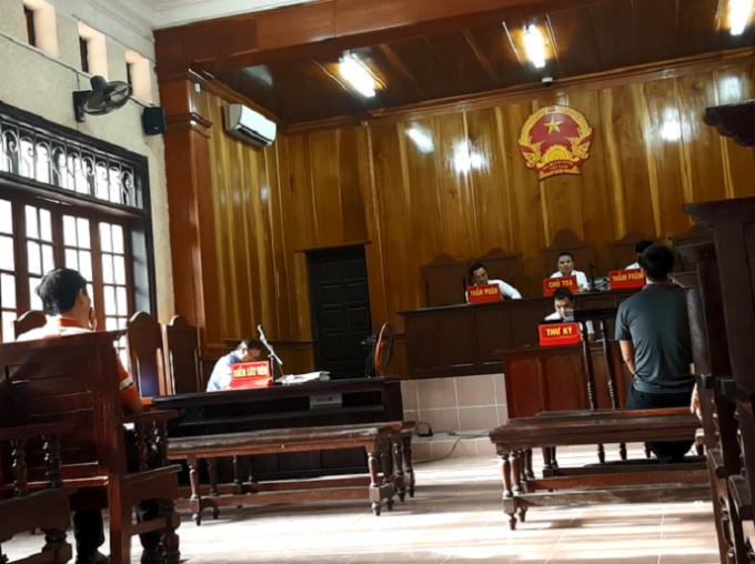 Chủ tọa phiên tòa không cho phóng viên tác nghiệp tại tòa.