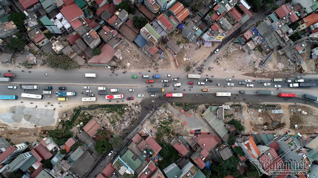 Nhiều thửa đất trên địa bàn phường Cổ Nhuế 2 bị biến dạng, không còn vuông vắn khiến cho nhiều ngôi nhà có hình dạng kỳ dị mọc lên. (Ảnh: Vietnamnet)