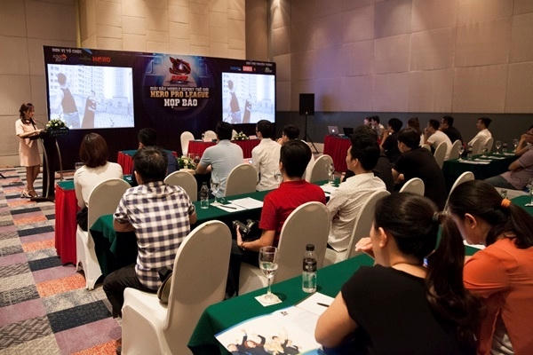 Toàn cảnh buổi họp báo.