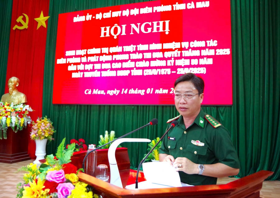 Đại tá Phạm Minh Giang - Bí thư Đảng ủy, Chính ủy BĐBP tỉnh Cà Mau phát biểu tại Hội nghị.