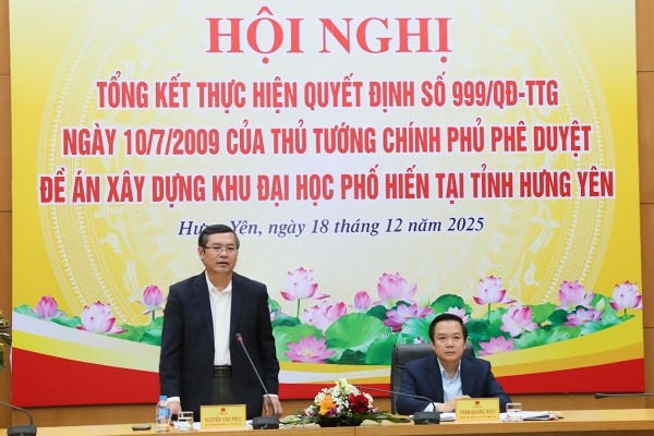 Thứ trưởng Bộ Giáo dục và Đào tạo, ông Nguyễn Văn Phúc phát biểu tại hội nghị.
