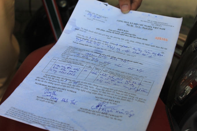 Các lỗi người tham gia giao thông mắc phải trong ngày đầu thường là vượt đèn vàng, lấn làn, không đội mũ bảo hiểm...