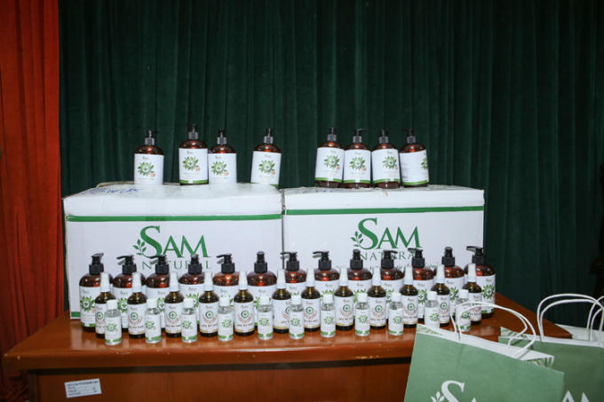 Sản phẩm nước rủa tay khô của Sam Natural