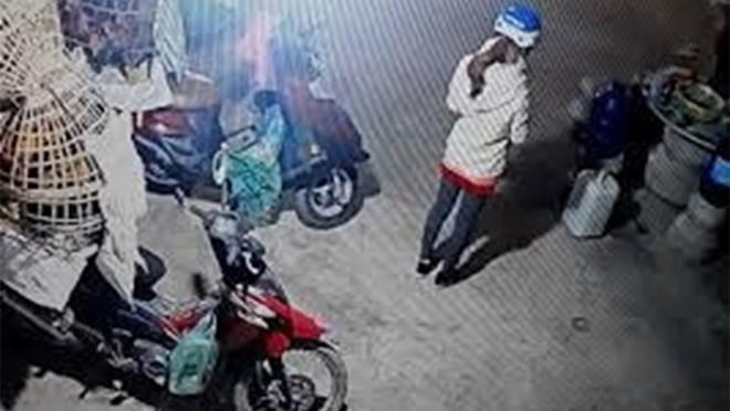 Nữ sinh đi giao gà cho khách trước khi bị sát hại.