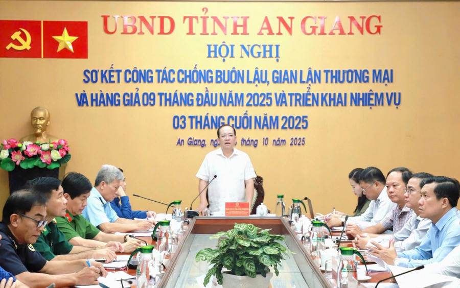 Ông Nguyễn Thanh Phong, Phó Chủ tịch Thường trực UBND tỉnh, Trưởng Ban Chỉ đạo 389/AG phát biểu chỉ đạo tại hội nghị.