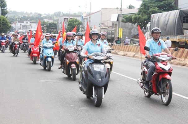 Trường Trung cấp Luật Buôn Ma Thuột hưởng ứng Ngày Pháp luật Việt Nam bằng nhiều hoạt động thiết thực.